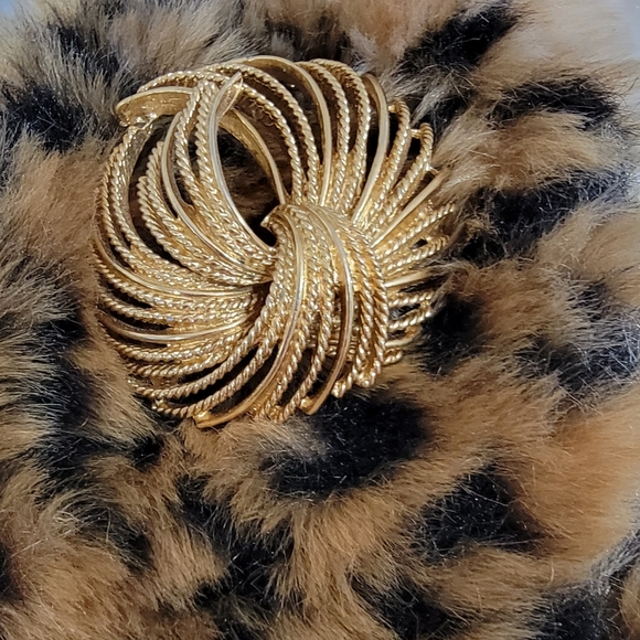 Monet Mirador Fireworks Swirl Goldtone Vintage Brooch Pin - Picture 3 of 7